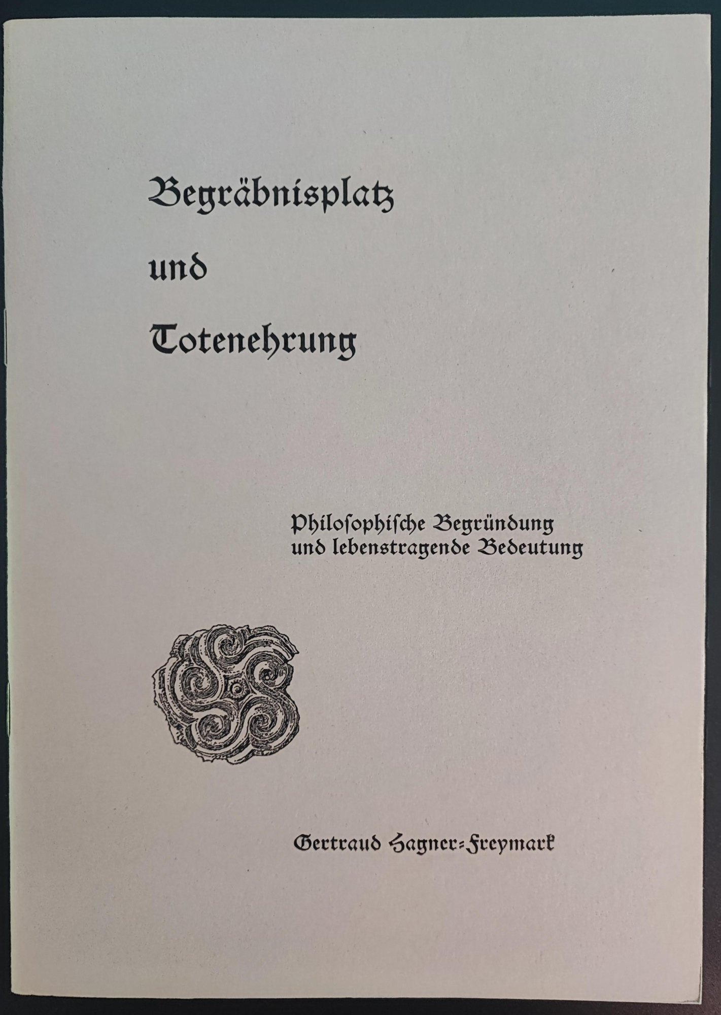 Hagner-Freymark, Gertraud: Begräbnisplatz und Totenehrung - Philosophische Begründung und lebenstragende Bedeutung Buchcover: Begräbnisplatz und Totenehrung - Philosophische Begründung und lebenstragende Bedeutung von Gertraud Hagner-Freymark